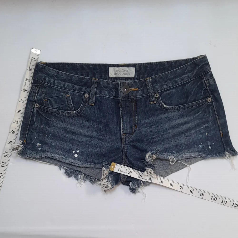● AEROPOSTALE | CUT OFF & PAINT DOTS SHORT - Picture 3 of 16